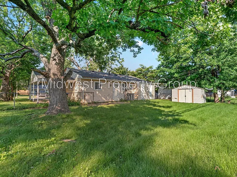 690 Central Pkwy — Photo 19