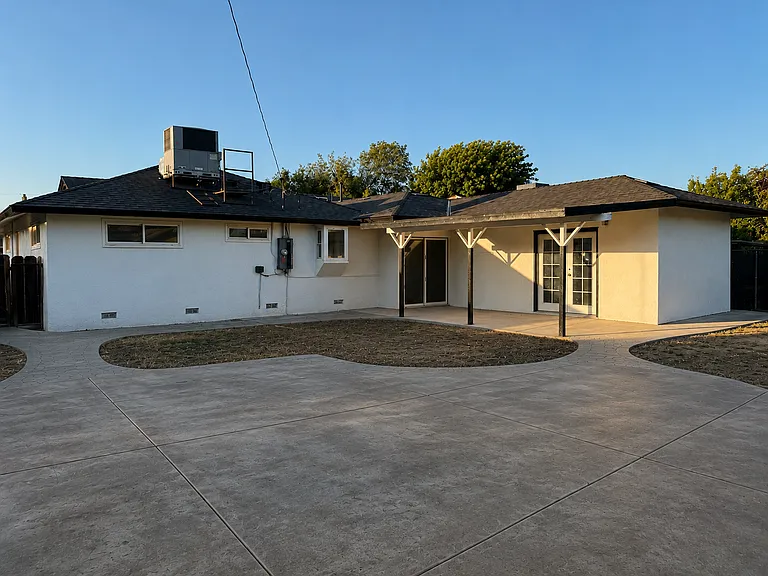 1923 W Pontiac Way — Photo 23