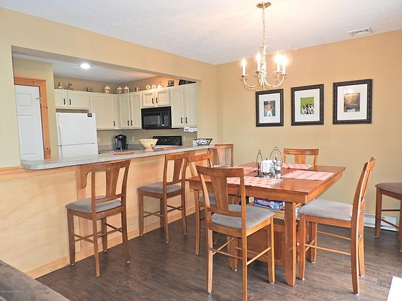 4th image of 372 Linden Ct