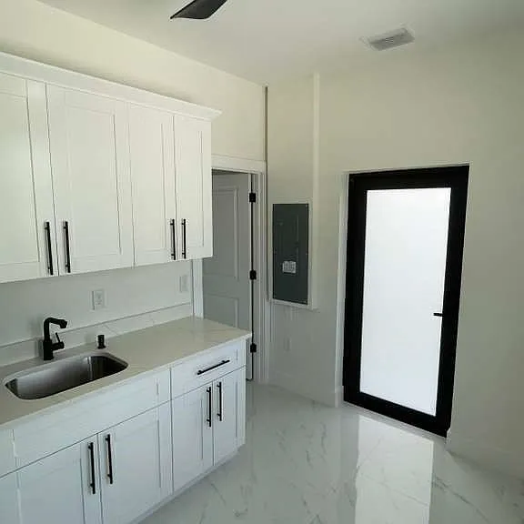 528 Raintree St E — Photo 3