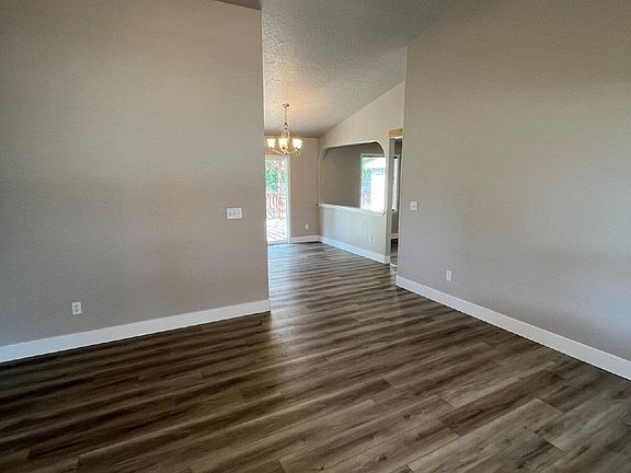 3rd image of 617 Spruce Creek Dr