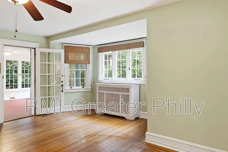 5 bed, 3.5 bath, 1900 sqft, $3,200 — Photo 3