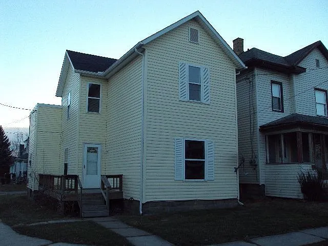 254 Blaine Ave photo 1
