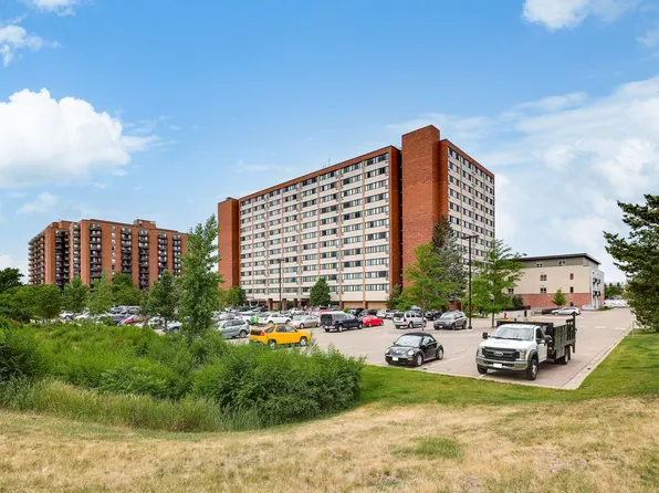 York Town Continental, 7151 York Ave S #2B-1Ba-1006Sqft, Minneapolis, MN 55435
