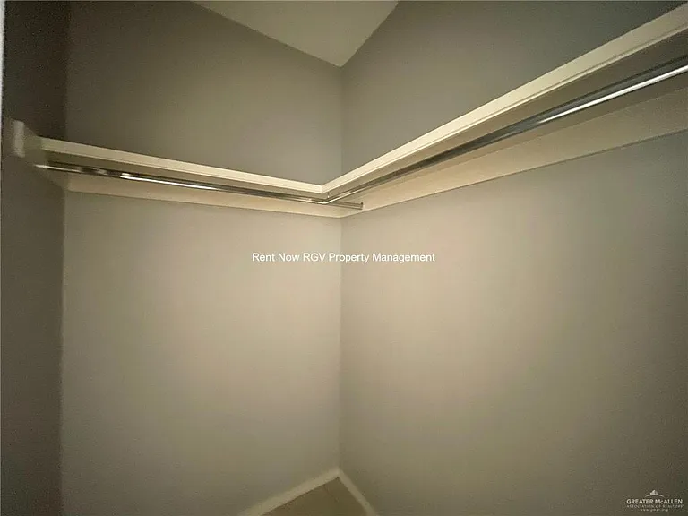2010 Miroslava Ave #4 — Photo 6