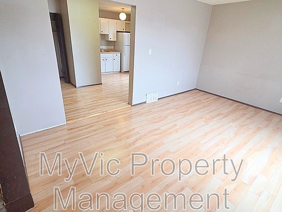 3rd image of 4709B 47th Ave