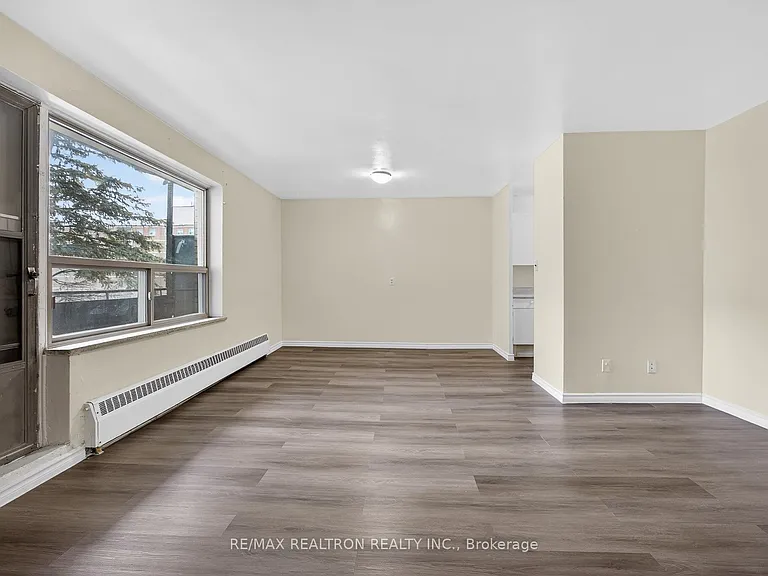 275 Wentworth St W #716 — Photo 17