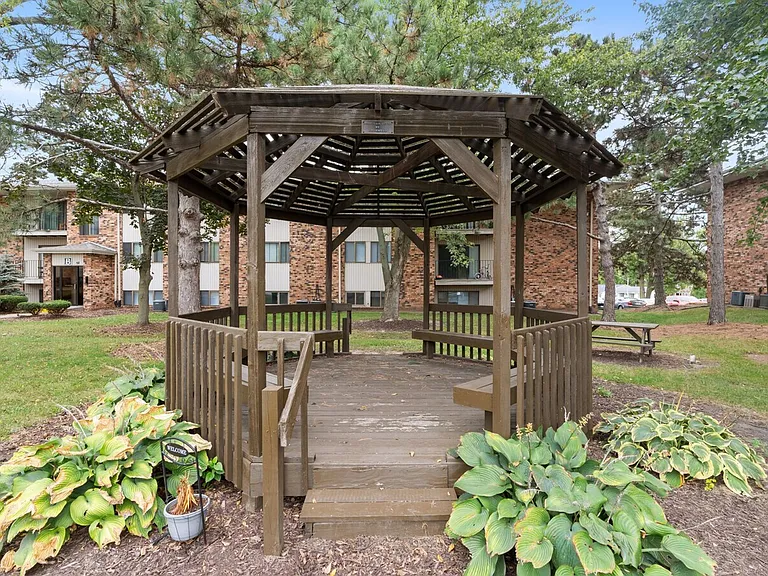 Breckenridge Davenport Apartments — Photo 5