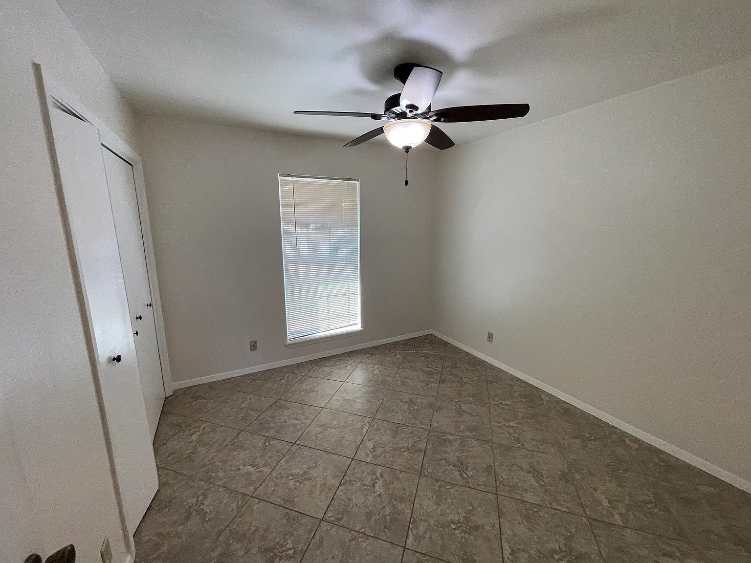 4 bed, 1966 sqft, $2,600 — Photo 4