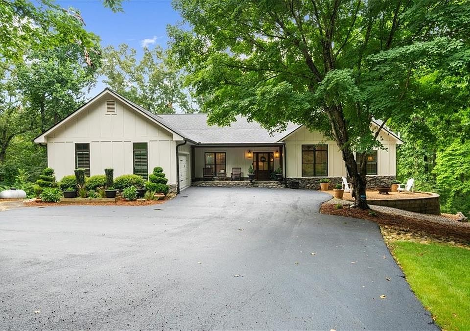 1st image of 9040 Walnut Cove Ct