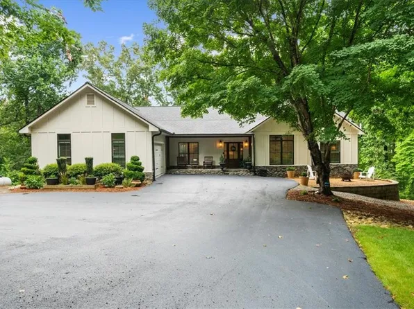 9040 Walnut Cove Ct, Gainesville, GA 30506