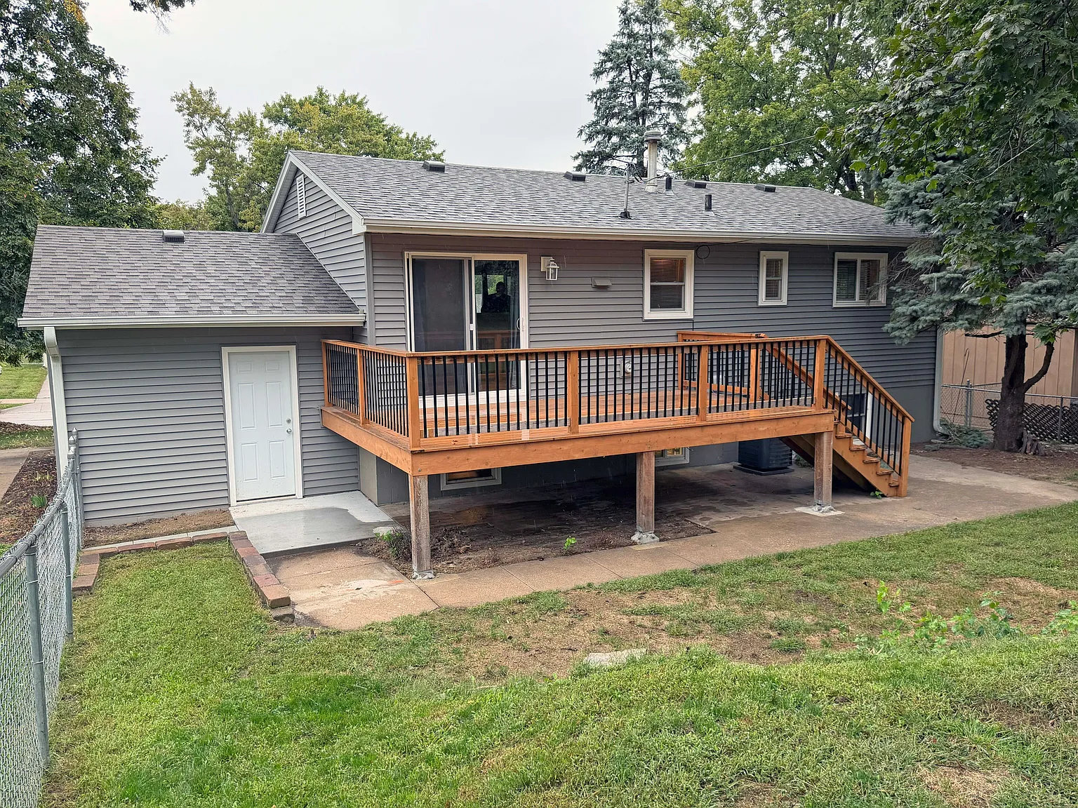 4 bed, 1552 sqft, $2,395 — Photo 3