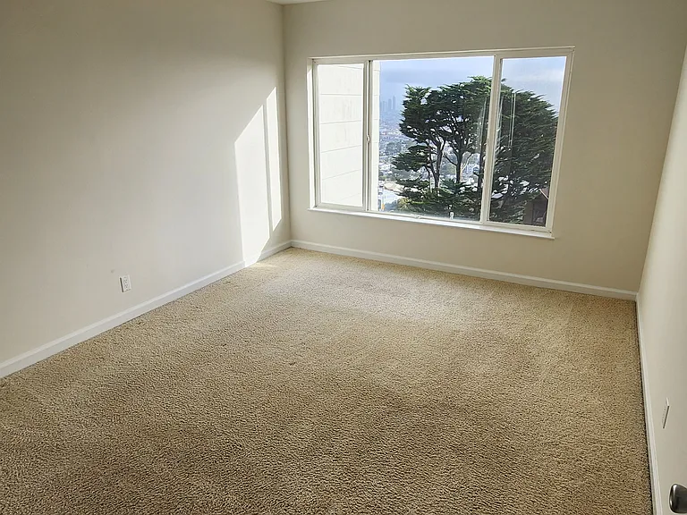 587 Burnett Ave #6 — Photo 6