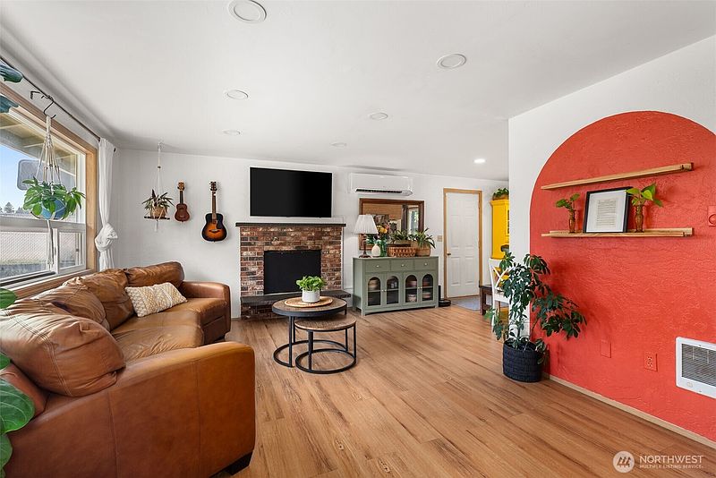 5th image of 310 E Cedarcrest Court