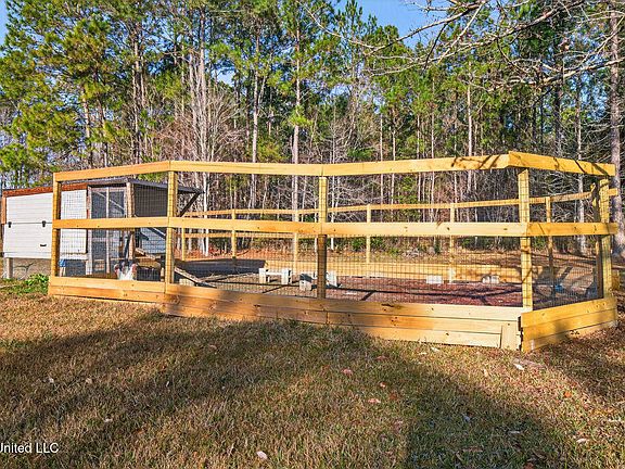 3rd image of 7081 Thompson Rd