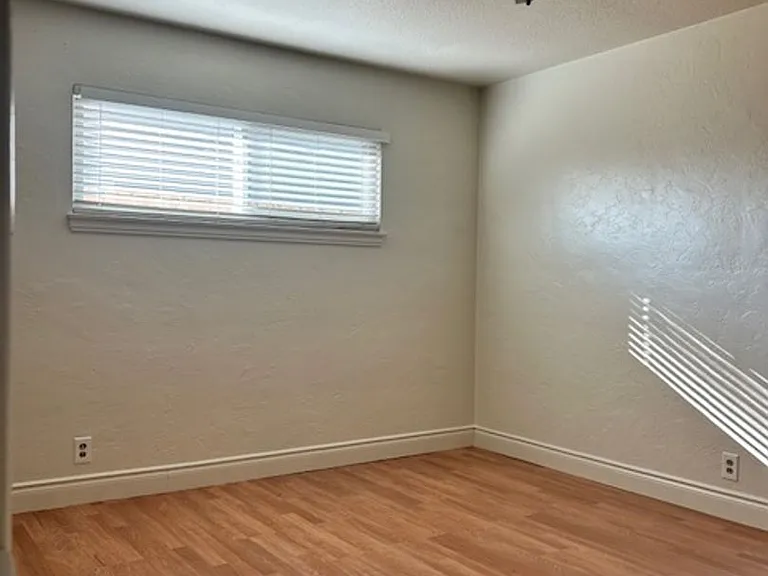 4436 N Van Dyke Ave — Photo 7