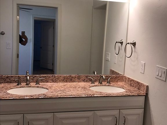 5th image of 221 E Waverly St