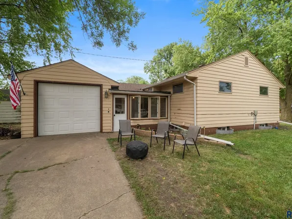 400 S Juniper Ave, Marion, SD 57043
