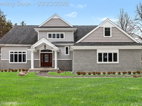 1725 Banmoor Dr, Troy, MI 48084