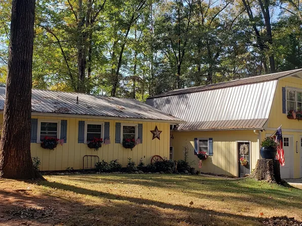329 Chateau Dr, Lavonia, GA 30553