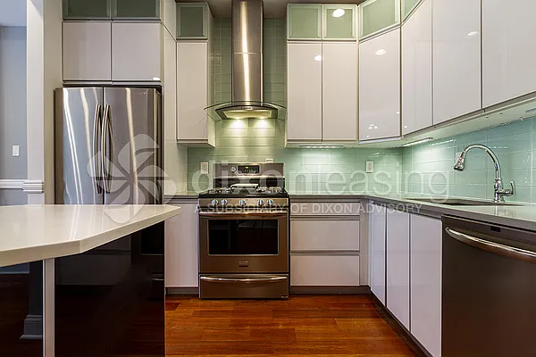 Rented by Dixon Advisory USA Inc. | media 32