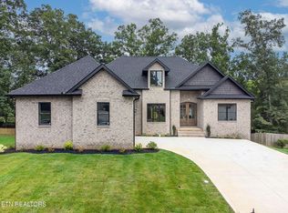 591 Yosemite Dr, Lenoir City, TN 37771