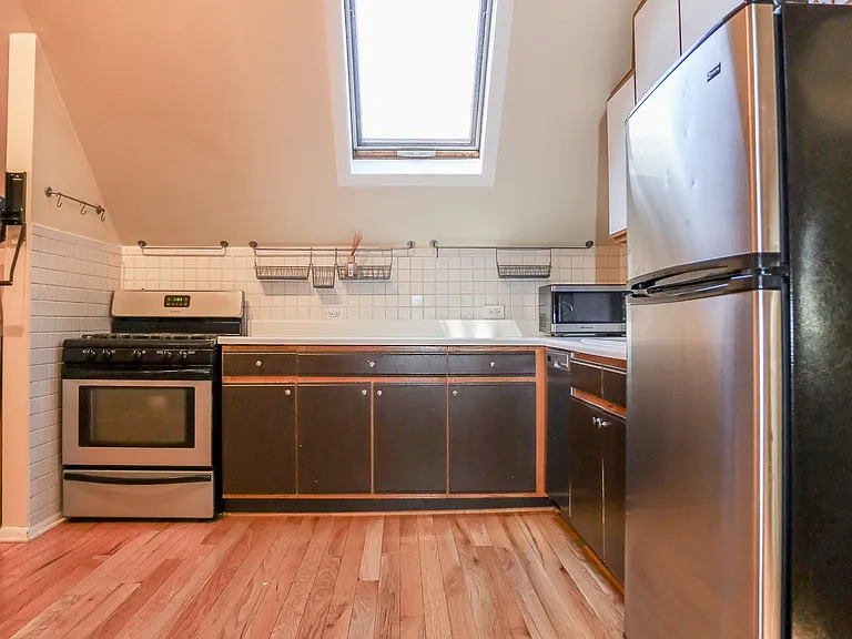 1134 W Wellington Ave #2 — Photo 2