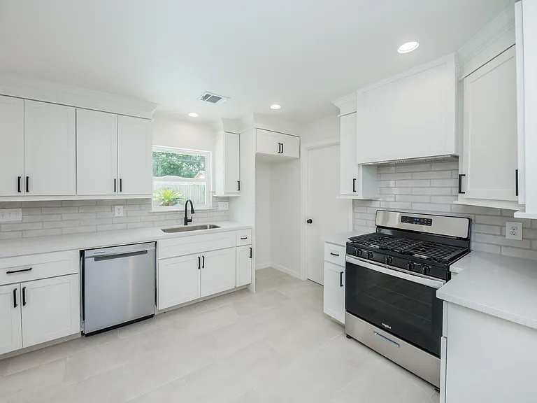 5221 Libbey Ln — Photo 10