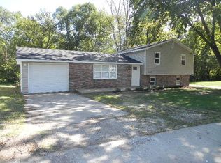 5900 N Kent Dr, Columbia, MO 65202