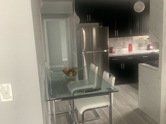 3rd image of 293 Oglesby Ave