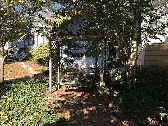 5th image of 535 Brooksdale Dr