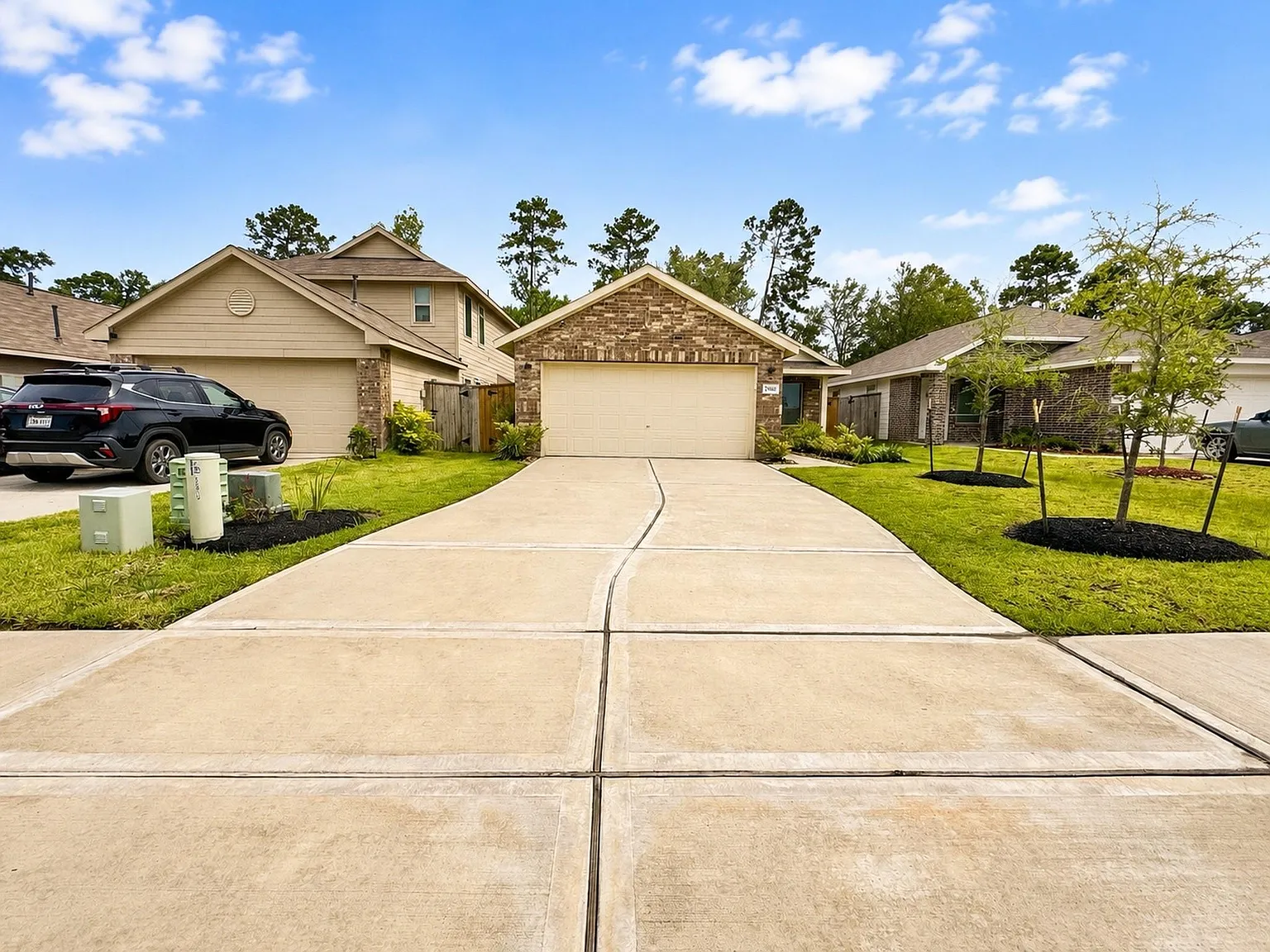3 bed, 2.0 bath, 1320 sqft, $2,000 — Photo 3