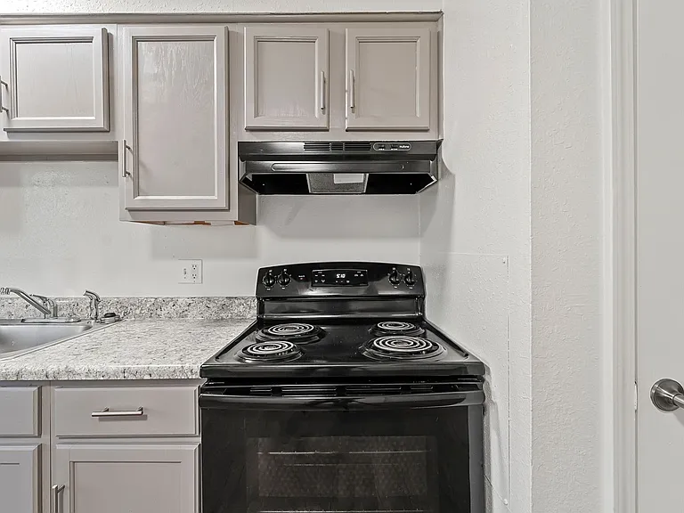 Metro Apartments at Wood River — Photo 42