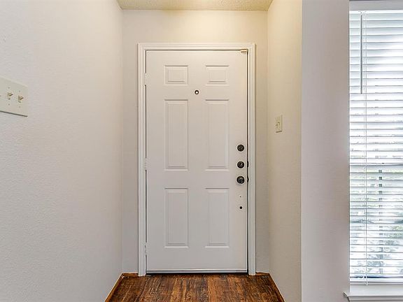 2nd image of 1213 Gordon Oaks Dr