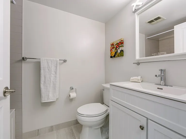 942 Yonge St #804 — Photo 5