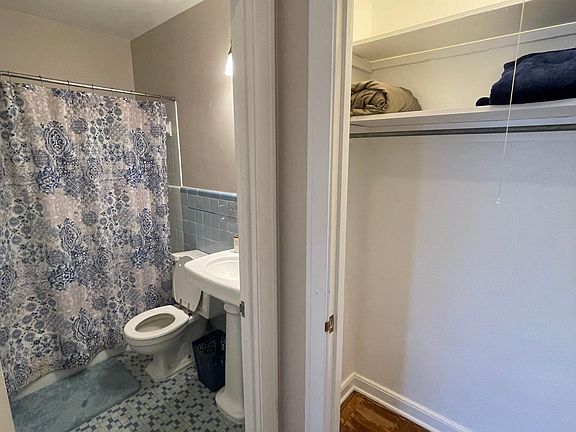 4th image of 220 N Magdalen St #11