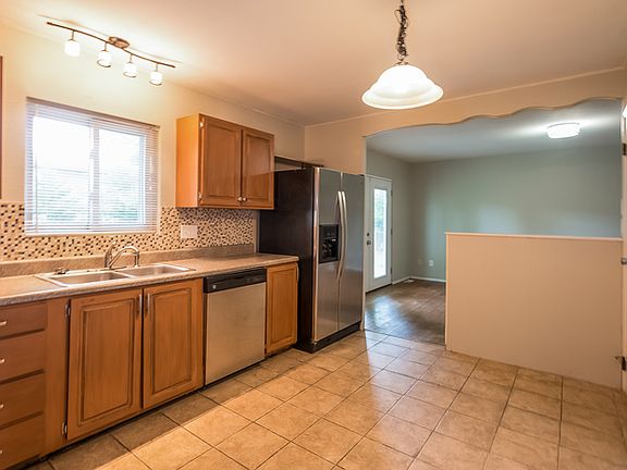5th image of 2115 Aqueduct Dr