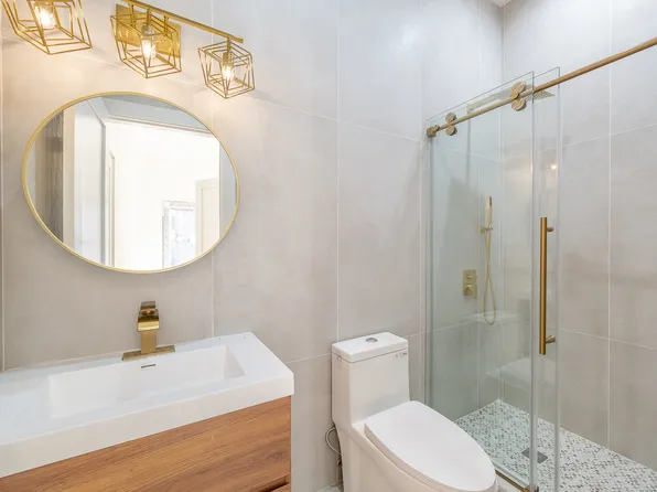 25-14 Newtown Avenue image 6 of 13