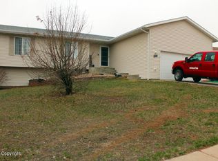 1305 Middle Fork Dr, Gillette, WY 82718