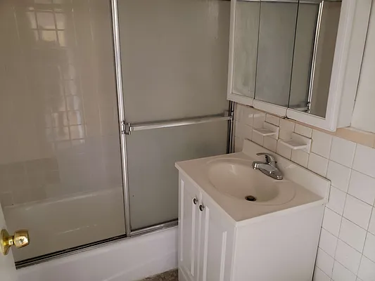 Rented by Mahzari Realty Inc | media 19