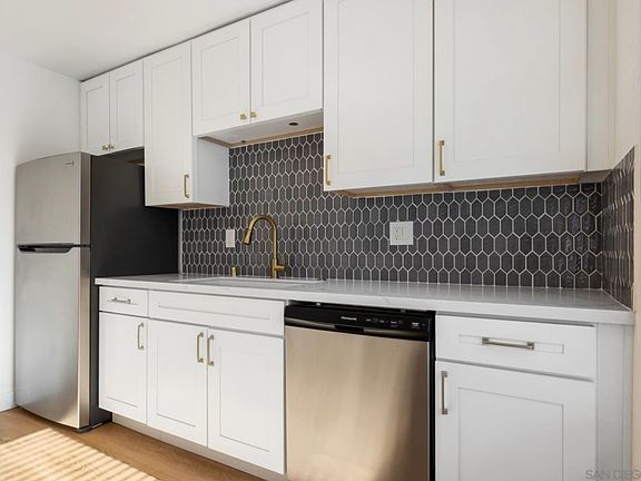 4th image of 579-3 Casselman St #1