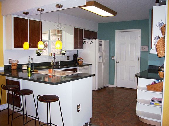 Modern Kitchen features Quartz Counters 
