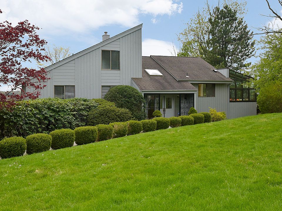 1st image of 8 Heritage Dr