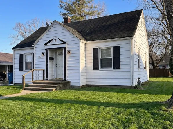 320 Jefferson Ave, Flora, IL 62839