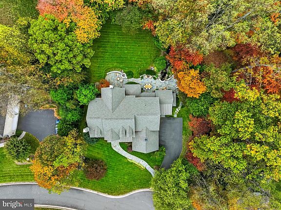 2nd image of 1490 Lily Loch Way