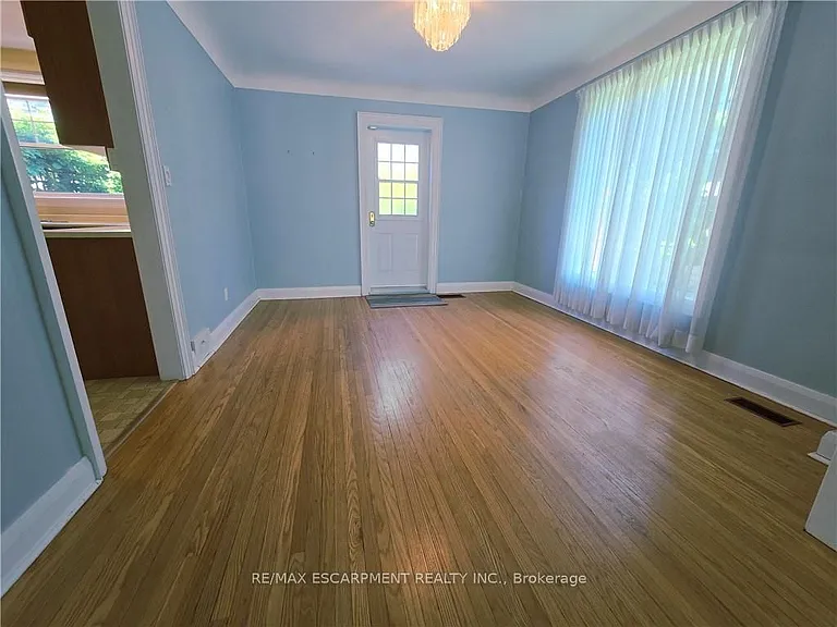 2047 James St — Photo 10