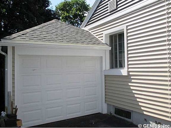 3rd image of 623 East Ave