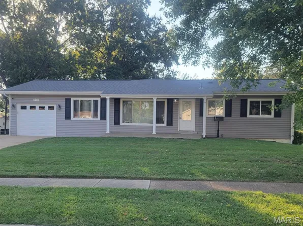 6702 Flowervale Dr, Hazelwood, MO 63042