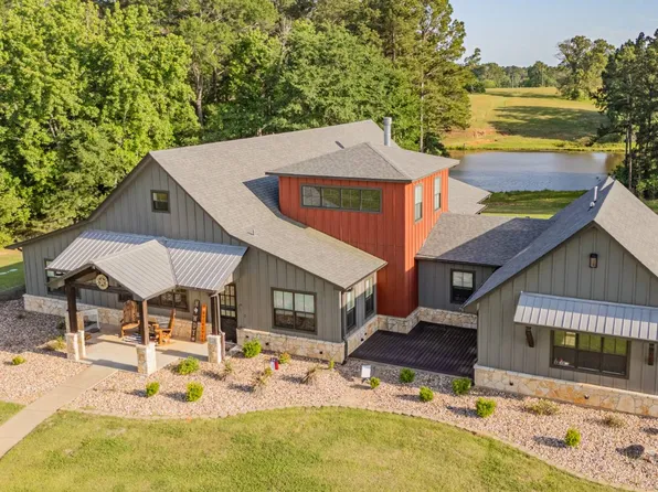 555 Hunt Dr, Gladewater, TX 75647