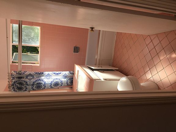 3rd image of 5979 Majestic Ave